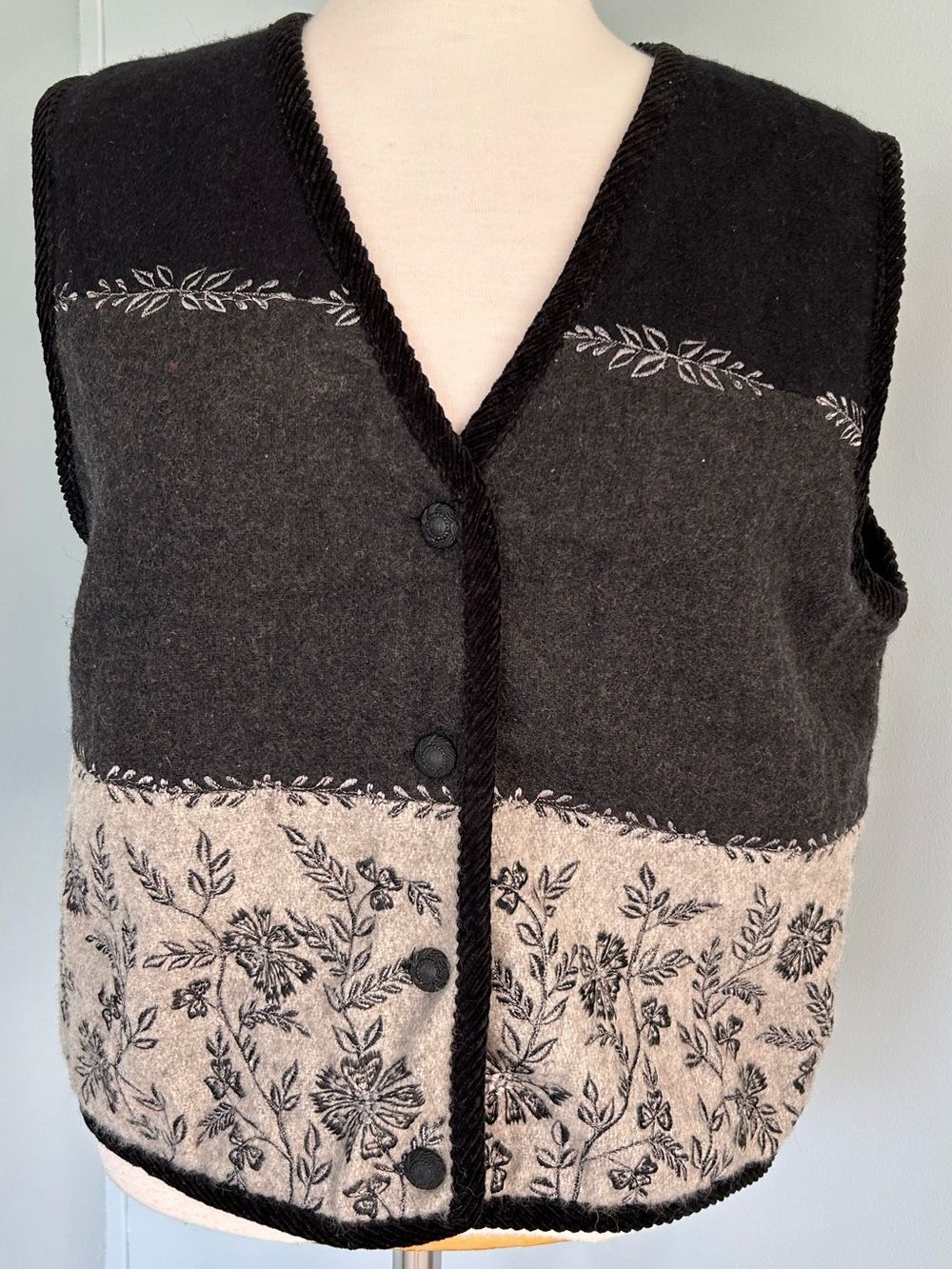 VTG Paul Harris Design Wool Blend Black Button Down Vest with embroidery - Sz L